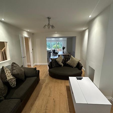 5 Bedroom House In Orpington Exteriör bild