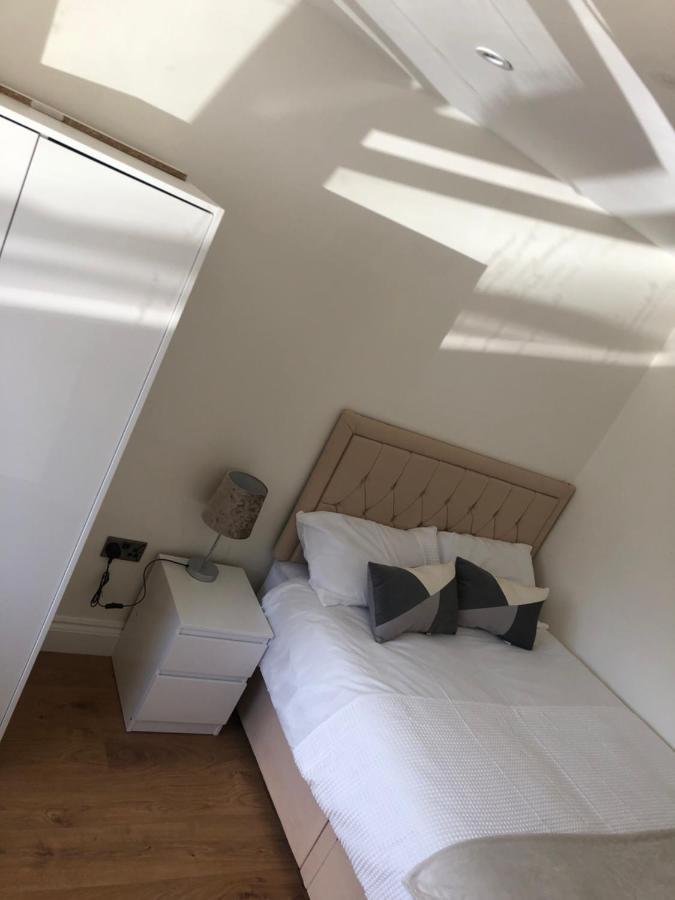 5 Bedroom House In Orpington Exteriör bild