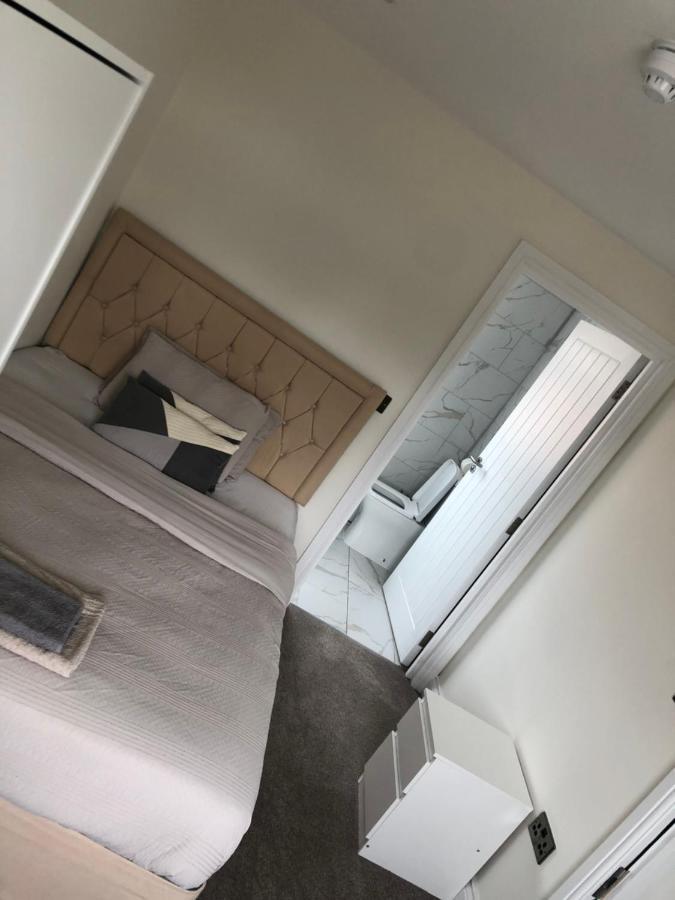 5 Bedroom House In Orpington Exteriör bild