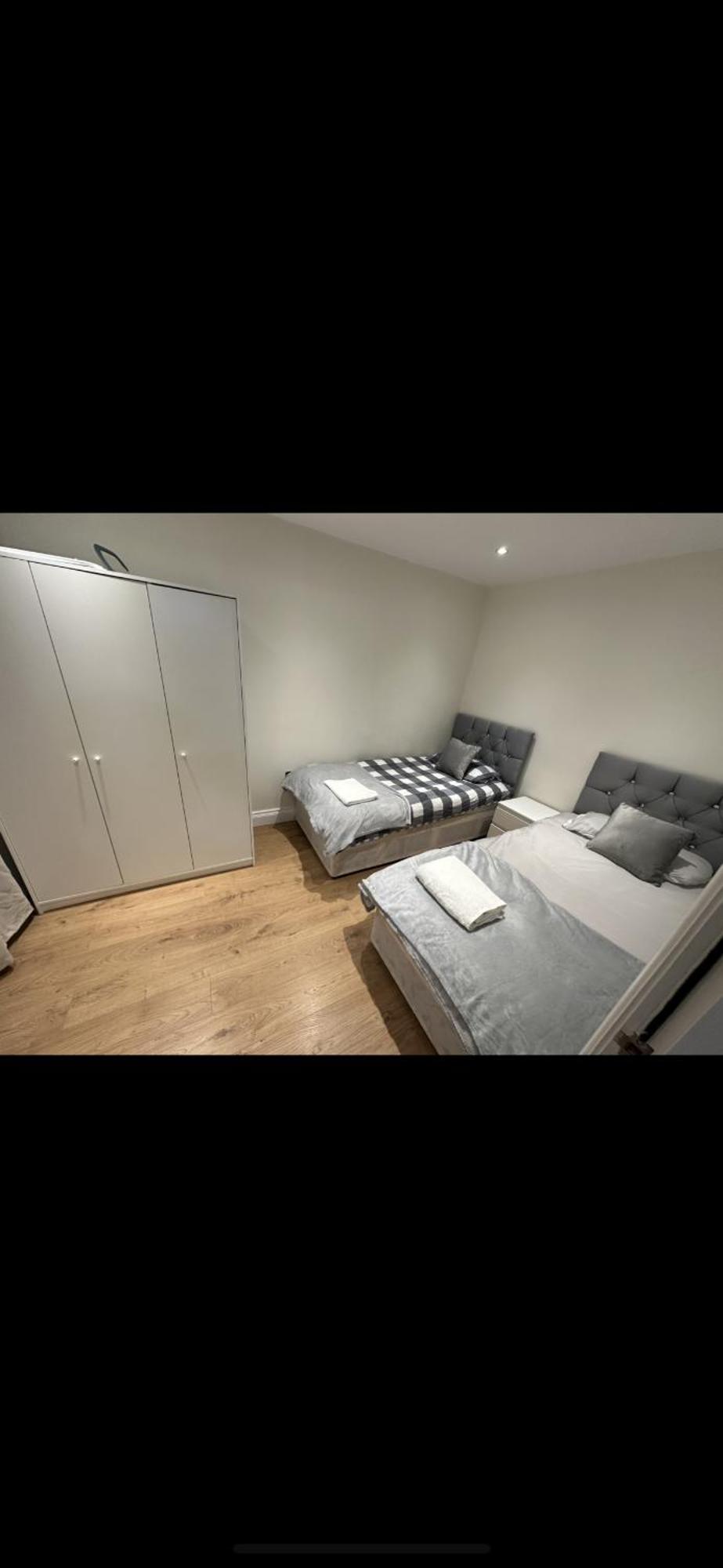 5 Bedroom House In Orpington Exteriör bild